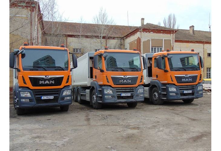Новите камиони на общинското предприятие по чистотата в Шумен