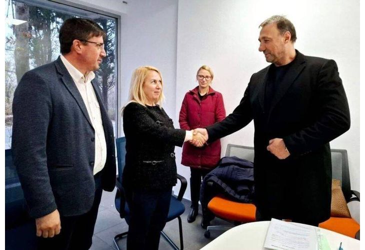 Областният лидер на ДСБ-Бургас Весела Петрова Райкова-Грекова премина в ДПС-Ново начало   Областният лидер на ДСБ-Бургас Весела Петрова Райкова-Грекова премина в ДПС-Ново начало