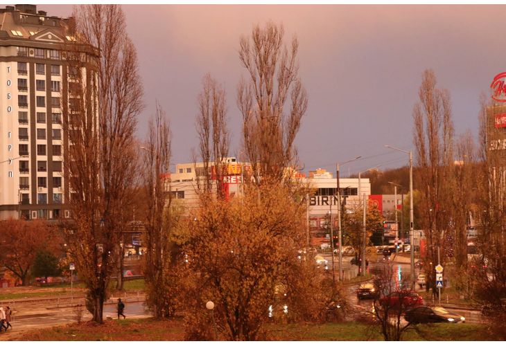 Облачно и дъждовно есенно време