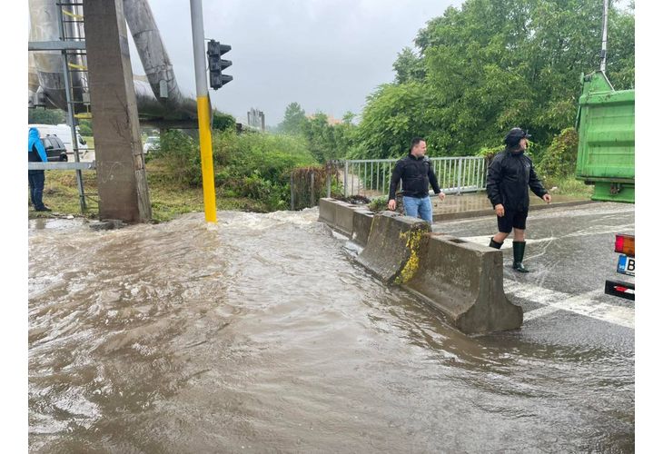Обявено е частично бедствено положение във Враца заради поройните дъждове
