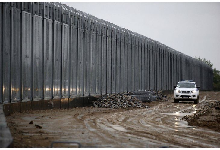 Оградата по гръцко-турската граница