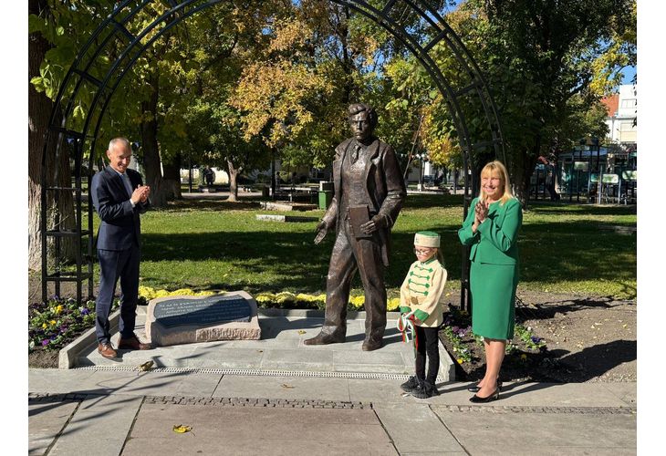 Министър Вълчев откри първия в България паметник на Стоян Омарчевски