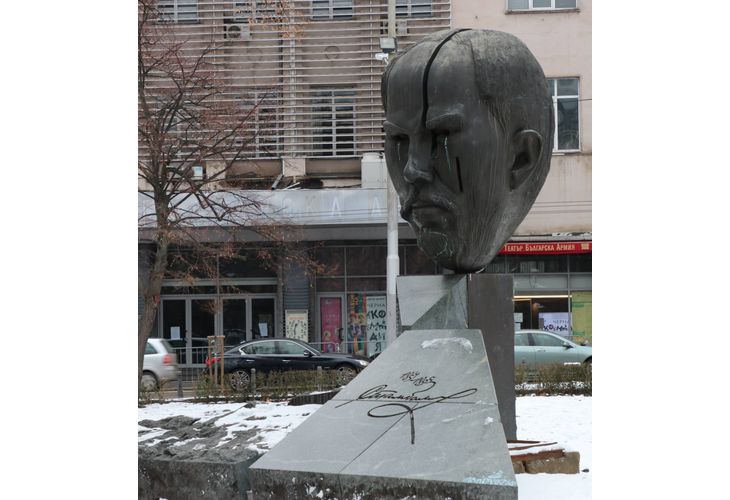 Паметник на Стефан Стамболов