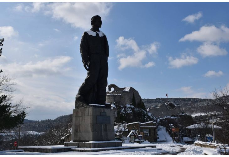 Паметникът на Апостола в Ловеч