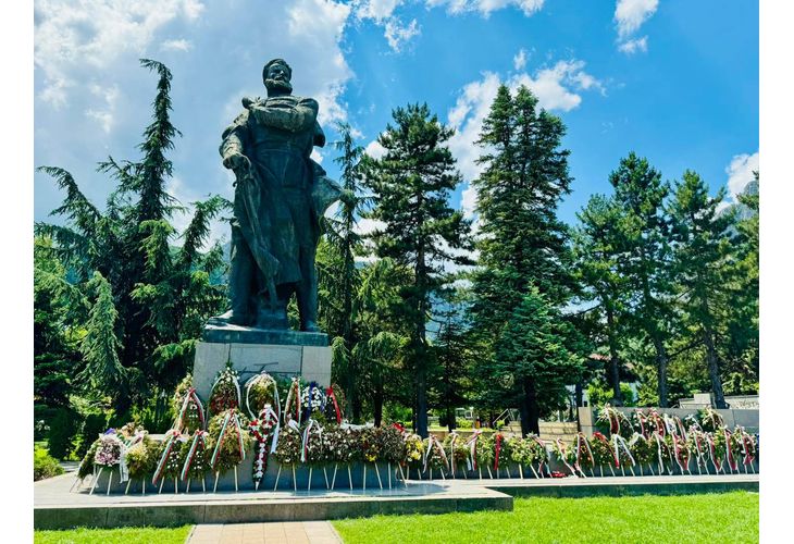 Паметникът на Христо Ботев във Враца