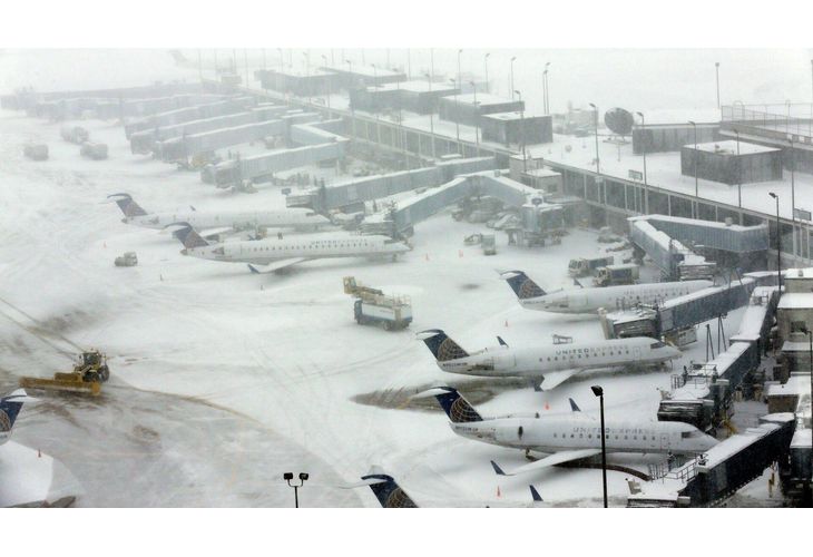 Парализирани заради снежни бури летища в САЩ