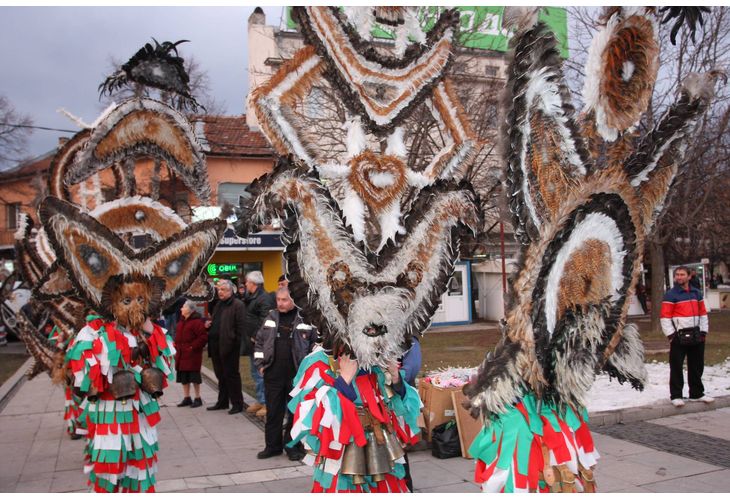 Международен фестивал на маскарадните игри "Сурва" в Перник 