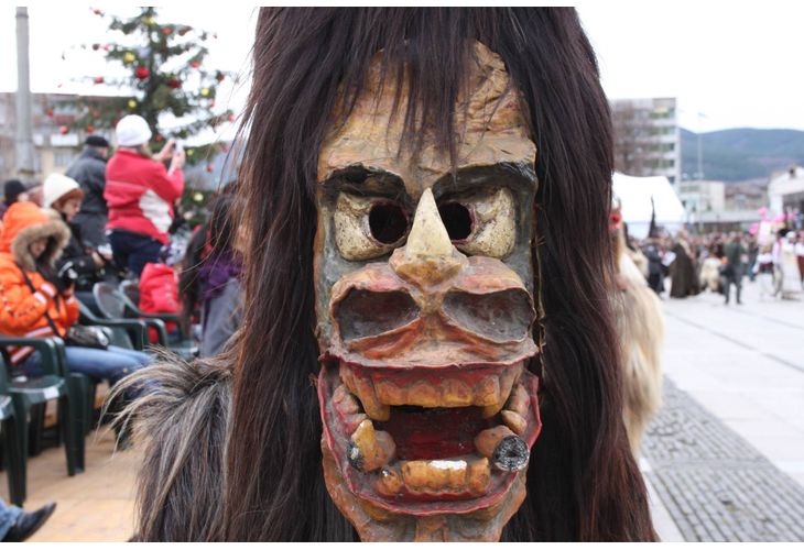 Международен фестивал на маскарадните игри "Сурва" в Перник 