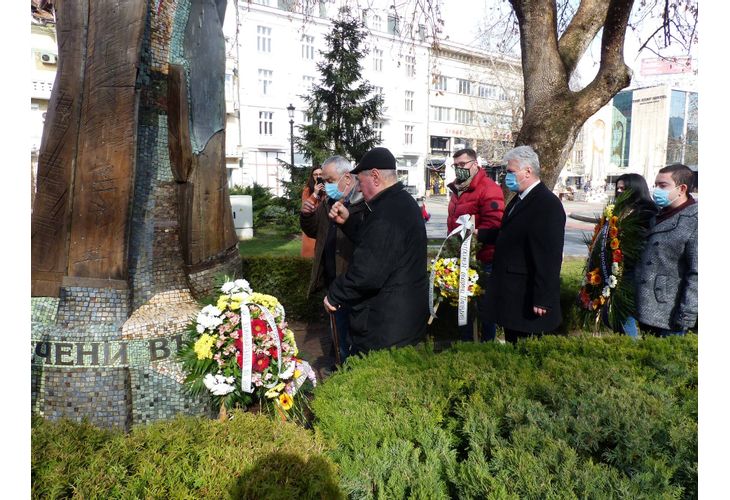 Пловдивчани почитат паметта на хилядите знайни и незнайни жертви, загинали в борбата срещу терора на тоталитарната власт