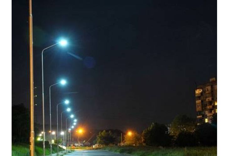 Подменят уличното осветление в район Младост