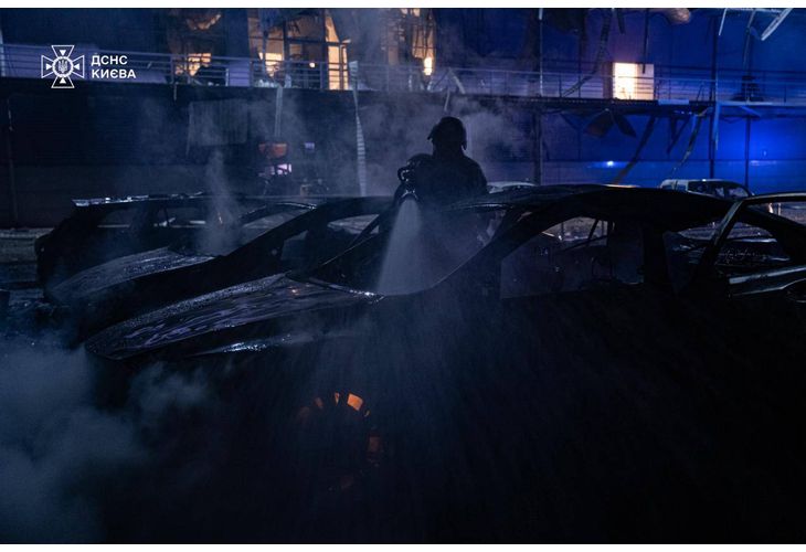 Пожари вследствие на руския терористичен удар в Киев