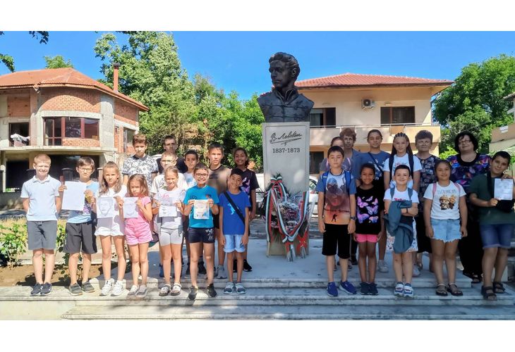 В Мездра почетоха 188-ата годишнина от рождението на Васил Левски В Мездра почетоха 188-ата годишнина от рождението на Васил Левски
