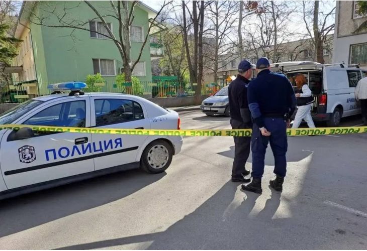 Снимка: Намериха труп в двора на училище в Момчилград