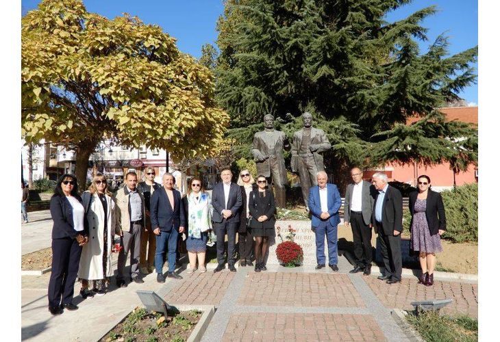 Почит към народните будители от Карлово Почит към народните будители от Карлово