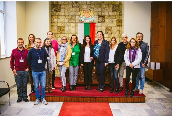 Представители на училища от 6 държави, партньори по европейски проект, посетиха Община Мездра