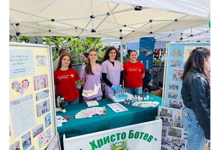 Представиха възможностите за обучение на младите хора от Враца Представиха възможностите за обучение на младите хора от Враца