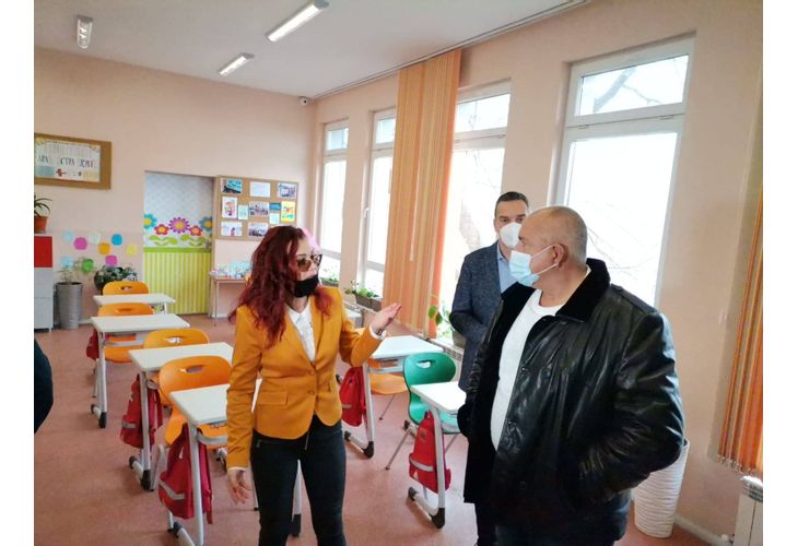 Премиерът Бойко Борисов, който посети Обединено училище Васил Левски в гр. Бургас (2)