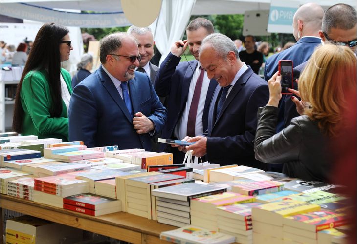 Премиерът Гълъб Донев открива панаира на книгата до НДК