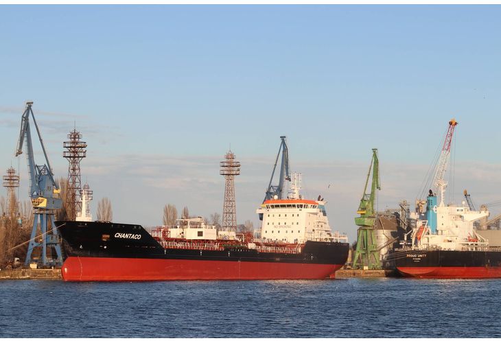 Пристанище Варна-товарни кораби