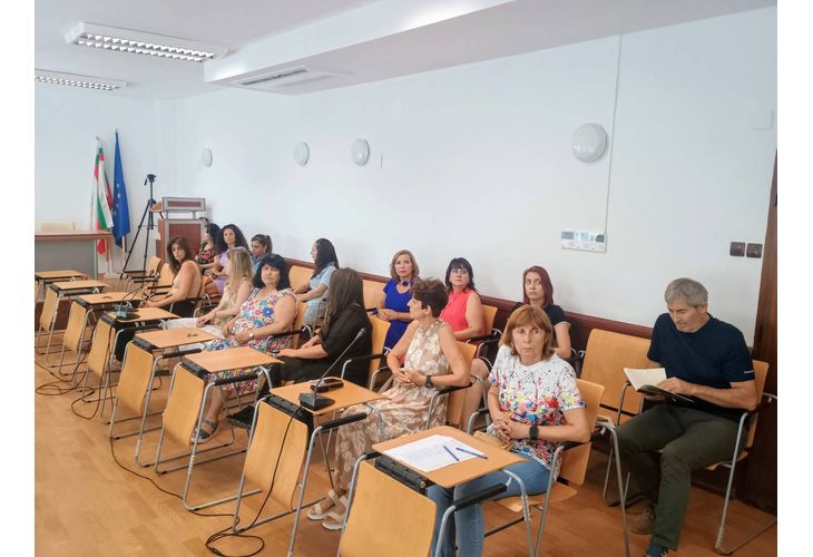 Начална пресконференция по Проект "Извършване на строителни дейности и доставка на оборудване и обзавеждане в Дом за стари хора гр. Мездра, област Враца" Начална пресконференция по Проект "Извършване на строителни дейности и доставка на оборудване и обзавеждане в Дом за стари хора гр. Мездра, област Враца"