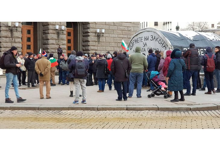 Протест срещу Кирил Петков, в подкрепа на Стефан Янев