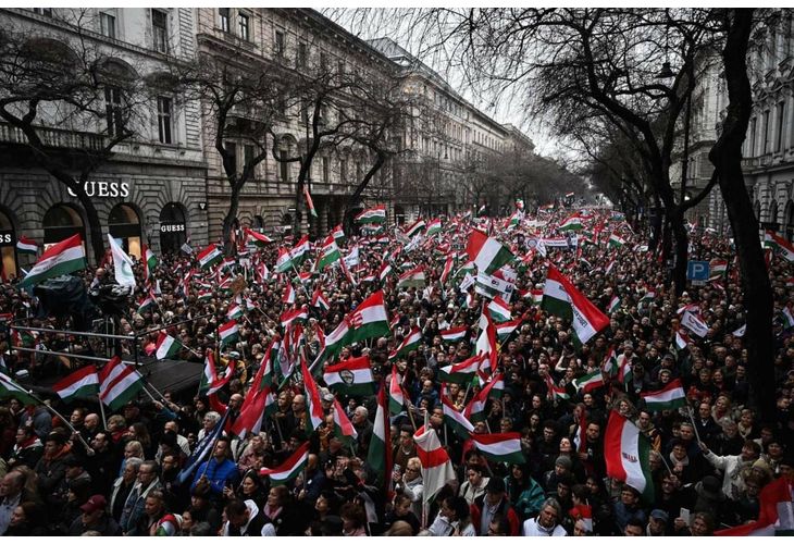 Протест срещу Орбан