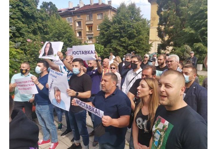 Протест срещу кметицата на район Красно село Росина Станиславова