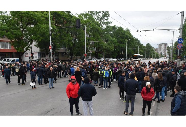 Протестиращи срещу войната по пътищата