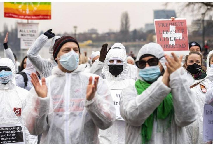Протестиращи срещу коронавирусните ограничения в Швейцария