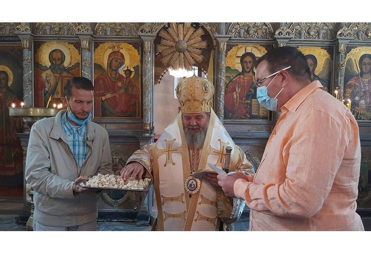 Проф. Костадин Ангелов присъства на водосвет в църквата в село Малки чифлик