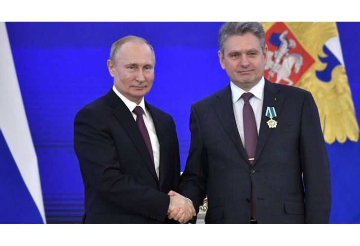 През 2019 г. Владимир Путин награди демонстративно заподозреният в шпионаж в полза на Русия Николай Малинов През 2019 г. Владимир Путин награди демонстративно заподозреният в шпионаж в полза на Русия Николай Малинов