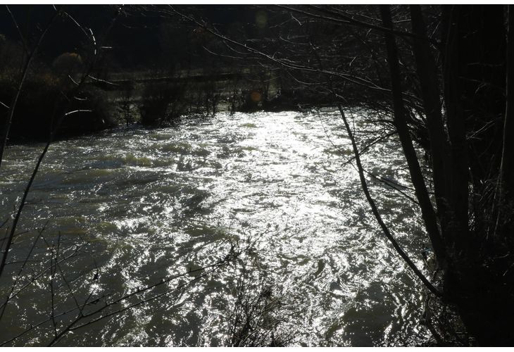 Пълноводна река