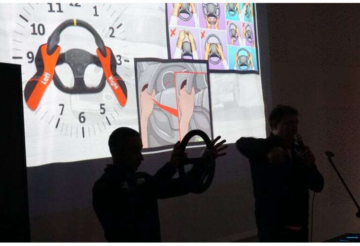 Над 1000 гимназисти преминаха обучения по пътна безопасност в кампания на МОН Над 1000 гимназисти преминаха обучения по пътна безопасност в кампания на МОН