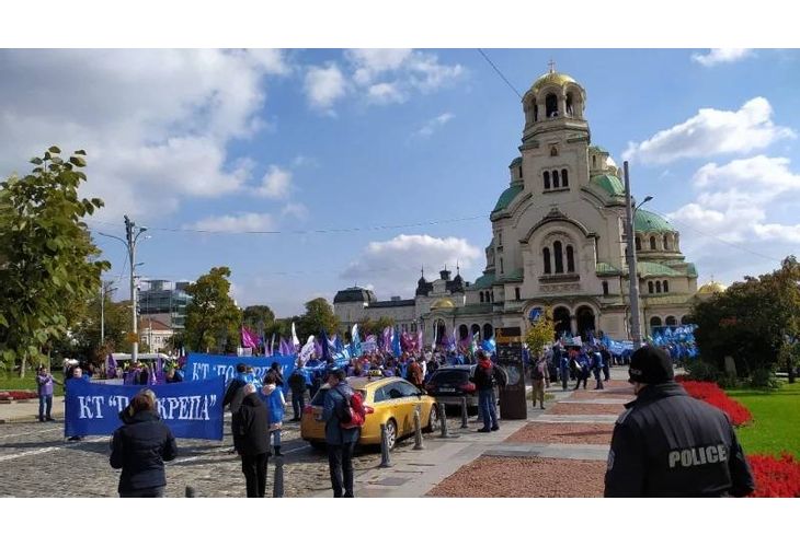 Работещи в "Марица изток" излязоха на митинг-шествие срещу затварянето на комплекса