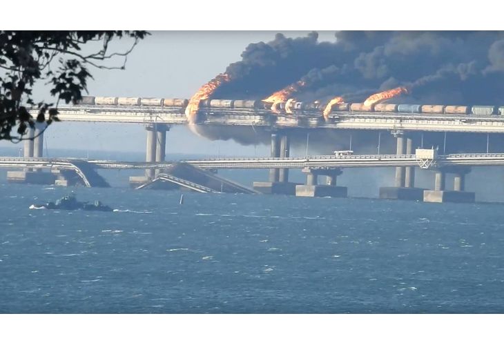 Ударът по т.н. Кримски мост е бил нанесен с няколоо