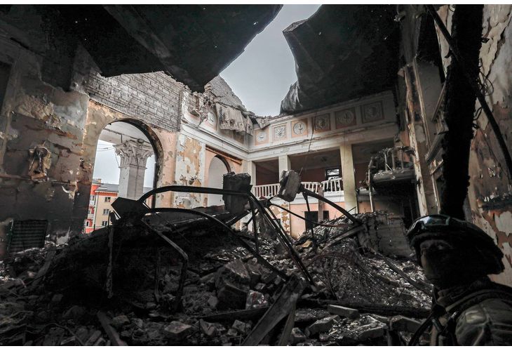 Разрушеният театър в Мариупол