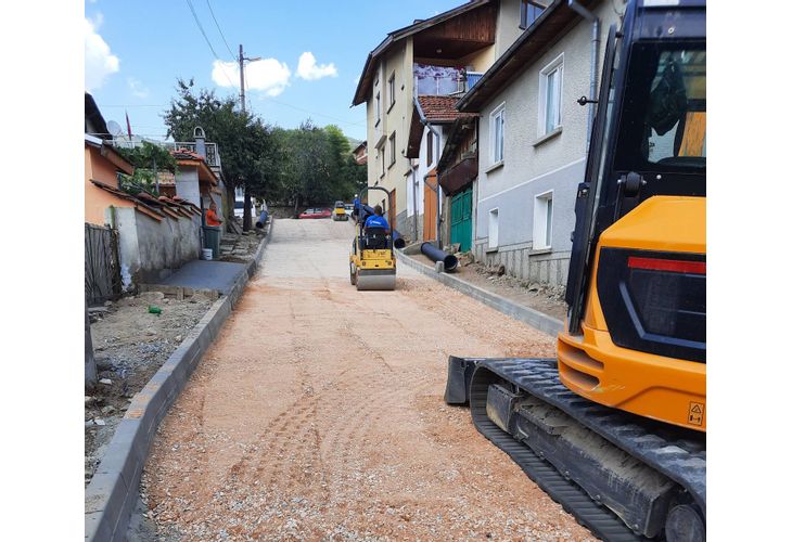 Ремонтите в Карлово продължават