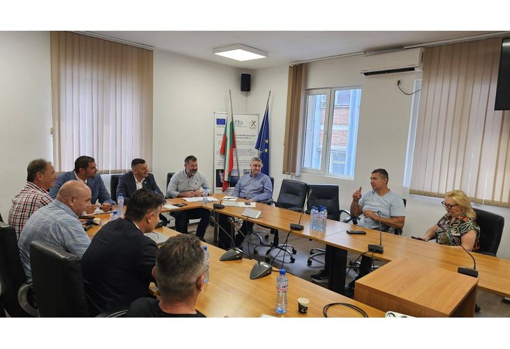 Среща на заместник-министъра на земеделието и храните Стефан Бурджев с представители от сектор "Рибарство" в Изпълнителната агенция по рибарство и аквакултури в Бургас Среща на заместник-министъра на земеделието и храните Стефан Бурджев с представители от сектор "Рибарство" в Изпълнителната агенция по рибарство и аквакултури в Бургас