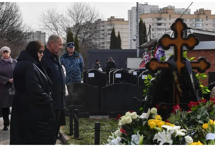 Снимка: Поддръжници на Навални се събраха на възпоменателна церемония на 40-ия ден от смъртта му