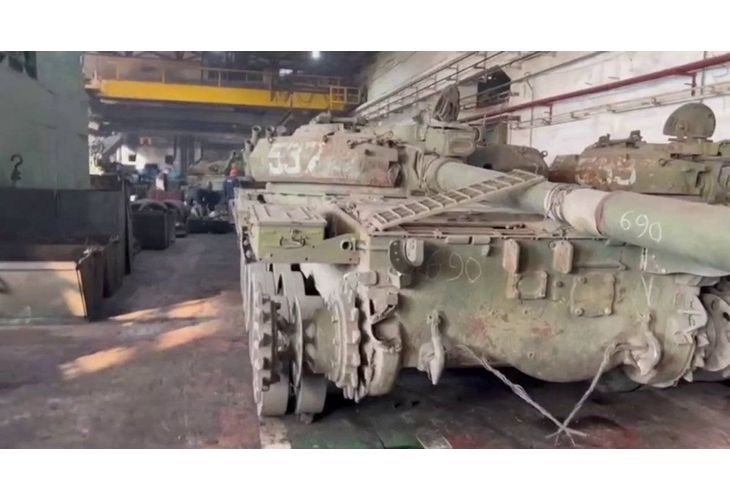 Владимир Путин отчаяно изпразва руските музеи от остарелите танкове, за