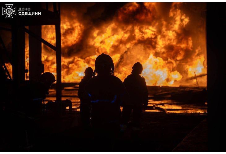 Русия удари нефтен терминал в Одеса