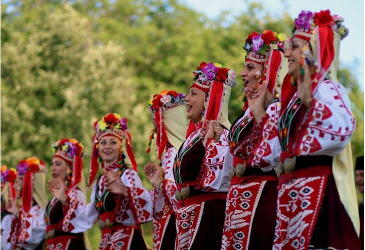 Над 30 фолклорни групи ще се включат в пъстрия празник на традициите в Руска Бела Над 30 фолклорни групи ще се включат в пъстрия празник на традициите в Руска Бела