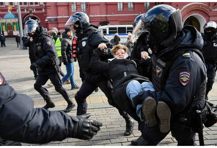 Руската полиция арестува демонстранти