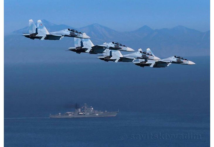 Руски военни самолети бомбардират вражески кораби при учения в Черно море