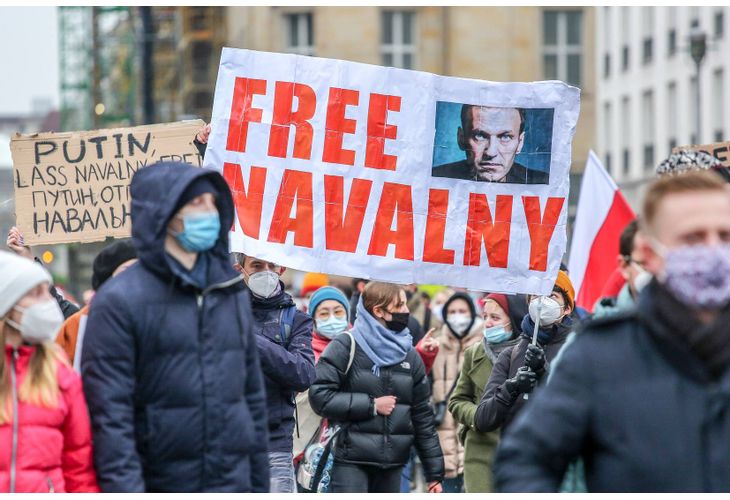 САЩ удрят със санкции 35 руски олигарси, политици и журналисти