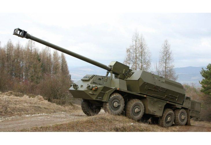 В Украйна пристигнаха обещаните от Словакия самоходни артилерийски установки Zuzana