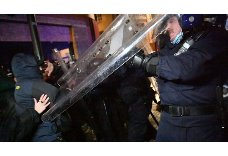Сблъсъци и арести при поредния протест в Бристол
