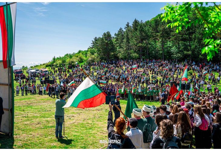 Сведохме глави пред подвига на Христо Ботев и неговата чета Сведохме глави пред подвига на Христо Ботев и неговата чета