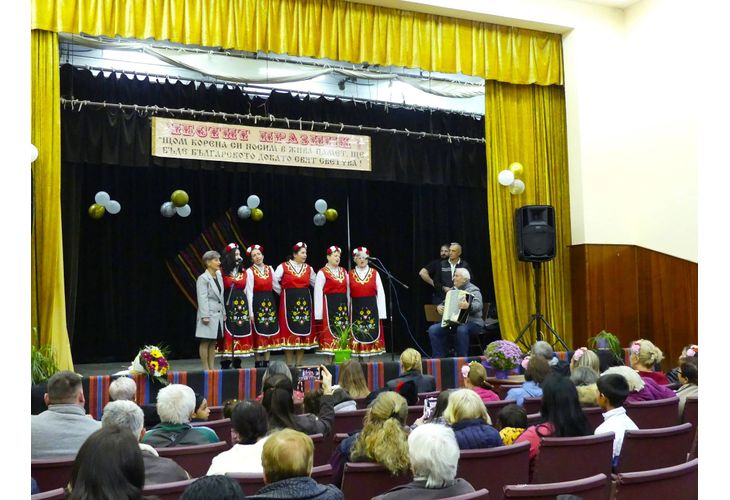 С празнична програма село Събрано отбеляза своя празник