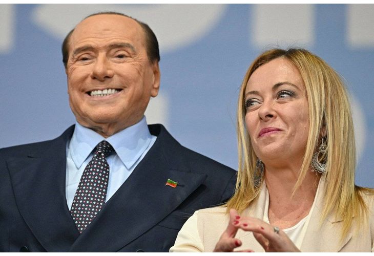 Лидерът на италианската партия Напред, Италия и приятел на военнопрестъпника